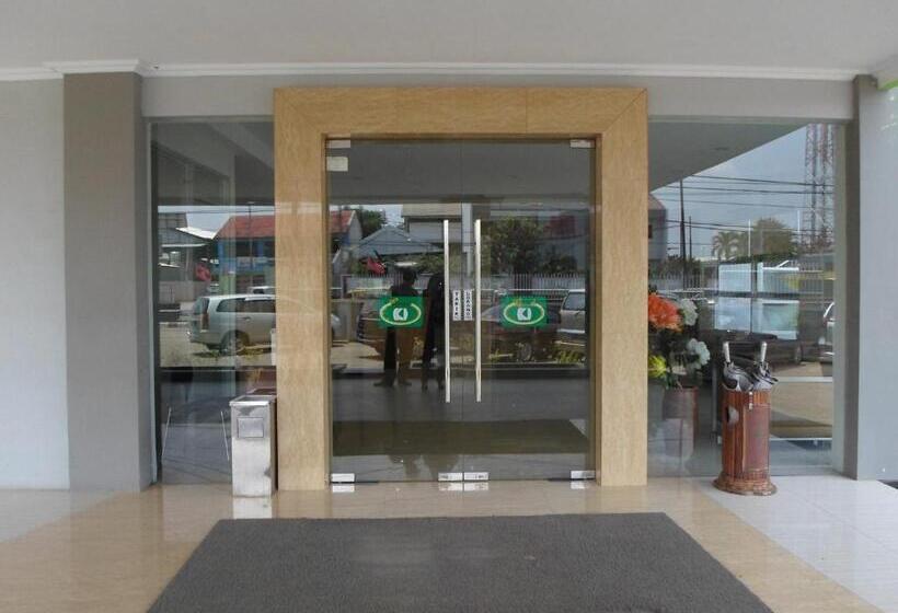 Отель Grand Karawang Indah