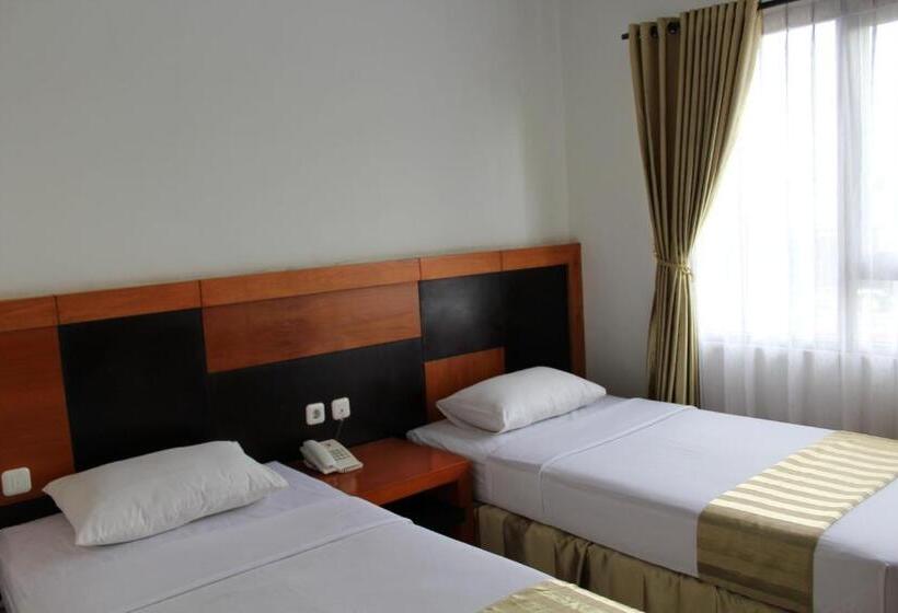 Отель Grand Karawang Indah