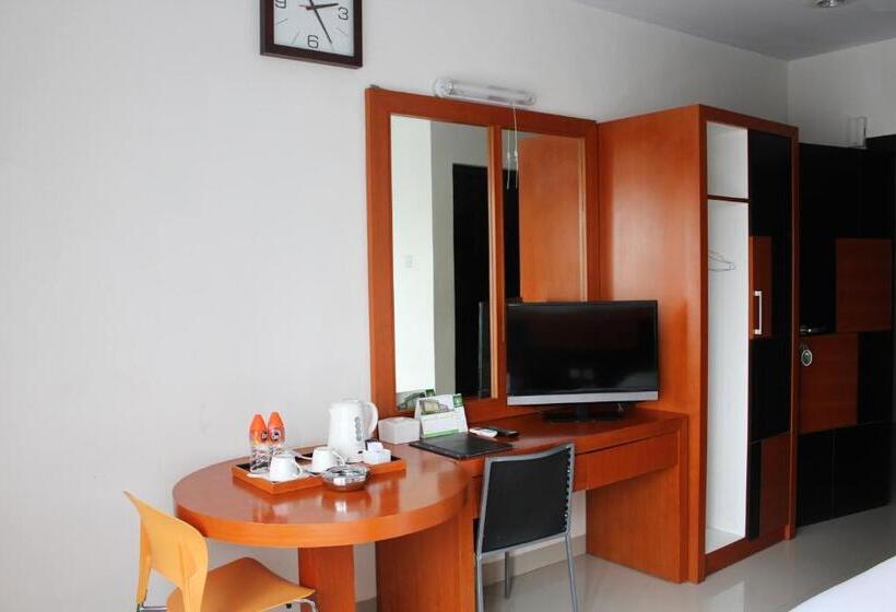 Отель Grand Karawang Indah