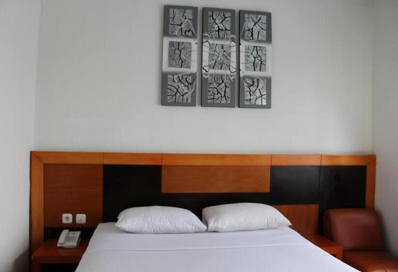 Отель Grand Karawang Indah