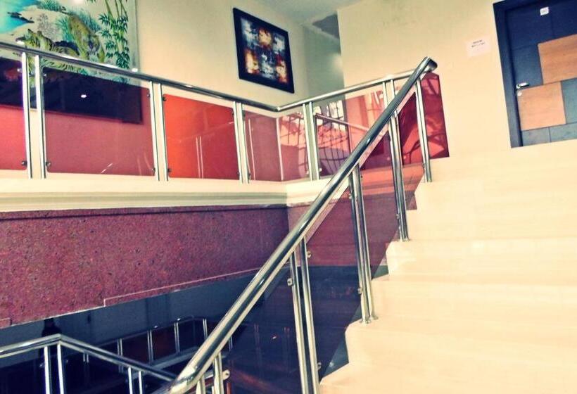 Отель Grand Karawang Indah