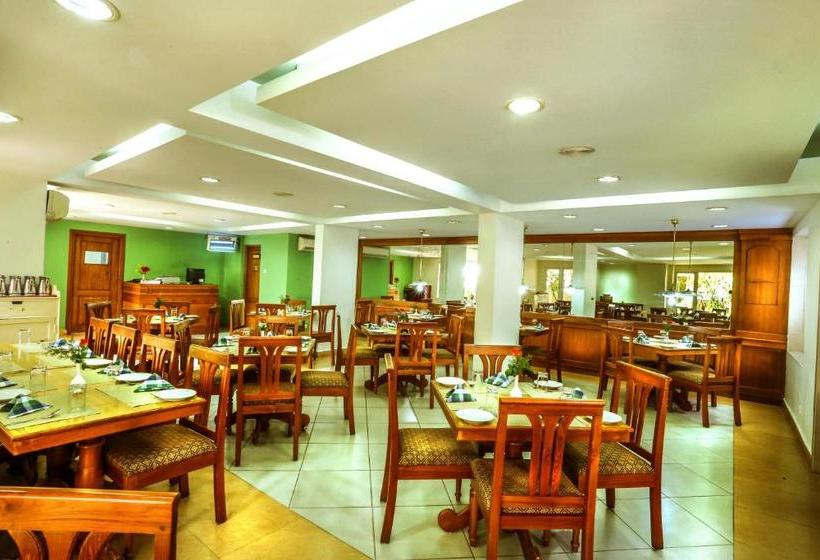 هتل Krishna Inn