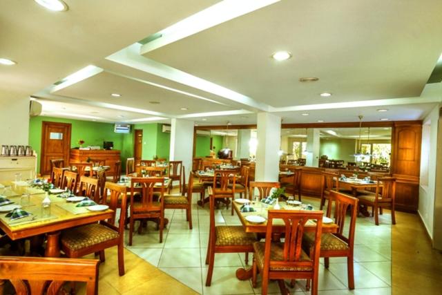 ホテル Krishna Inn