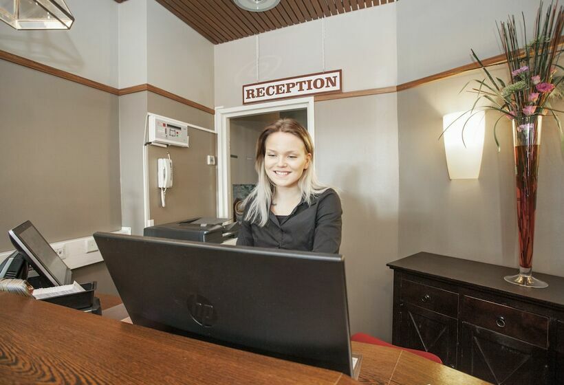 בית מלון כפרי Li Raahen Hovi