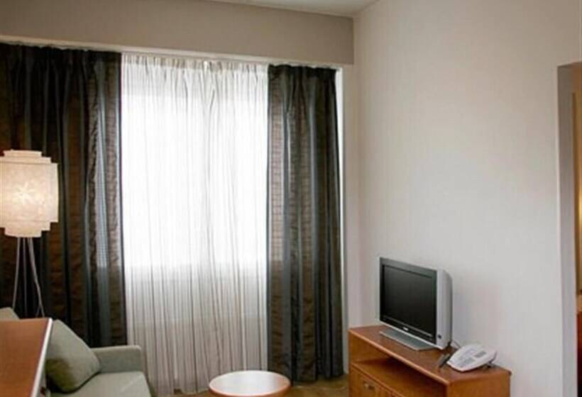 בית מלון כפרי Li Raahen Hovi