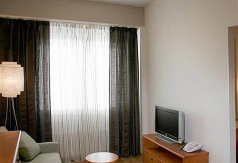 בית מלון כפרי Li Raahen Hovi