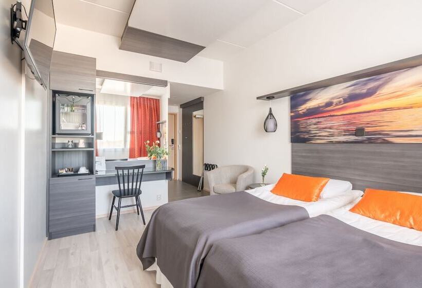 בית מלון כפרי Li Raahen Hovi