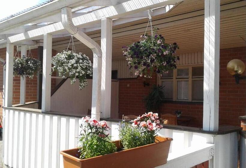 בית מלון כפרי Li Ravintola Tiilikka