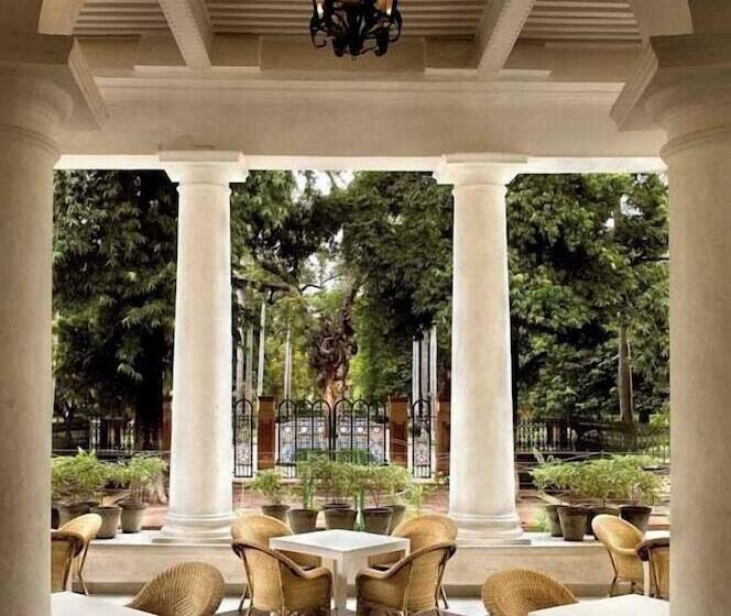 Отель Neemrana S Baradari Palace