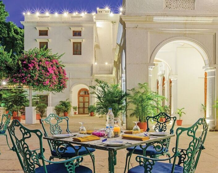 Отель Neemrana S Baradari Palace