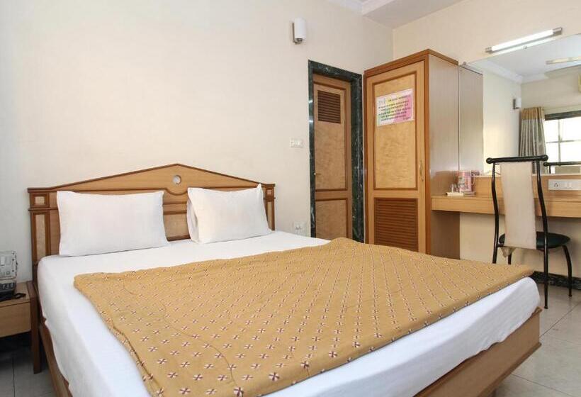 בית מלון כפרי Pooja International