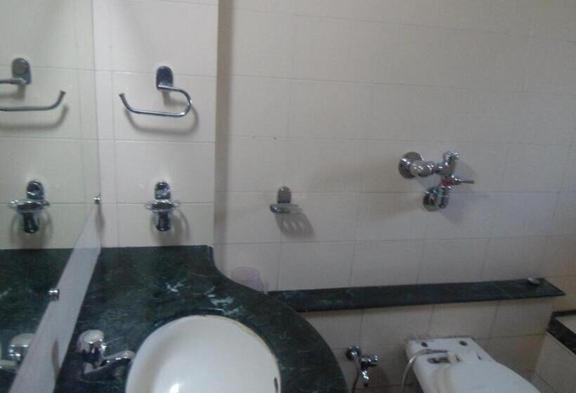 בית מלון כפרי Pooja International