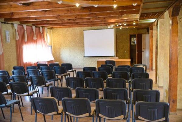 בית מלון כפרי Restaurant Lyube Plus