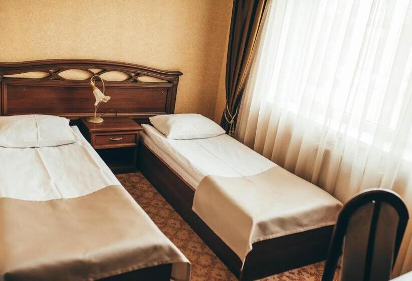 בית מלון כפרי Restaurant Lyube Plus