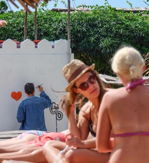 هتل Seasons Lodge Zanzibar