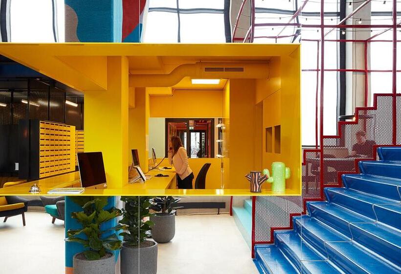 Отель The Social Hub Eindhoven