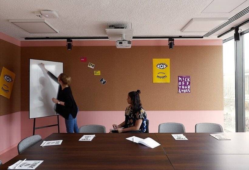 Отель The Social Hub Eindhoven