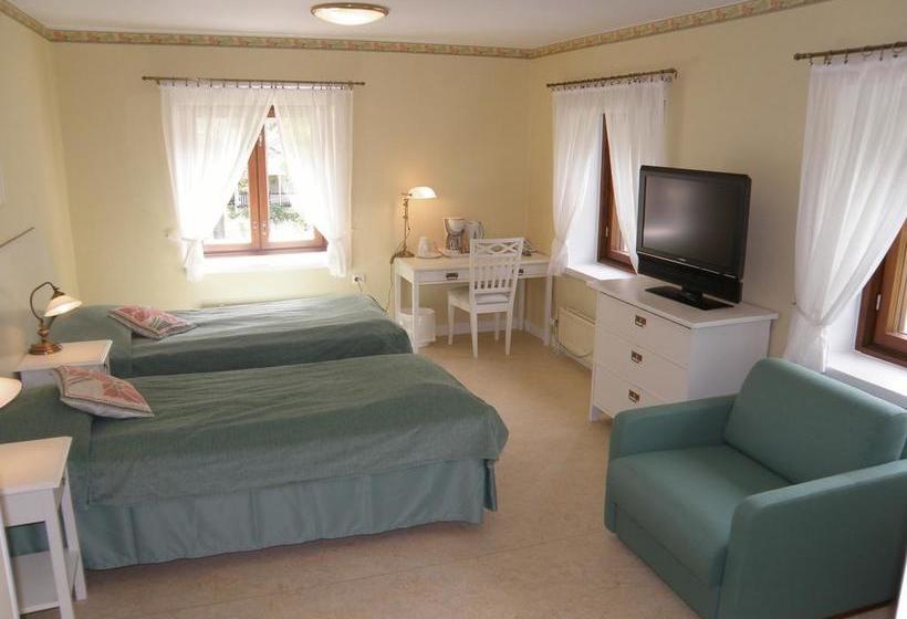 Kyyhkylä Hotel And Manor