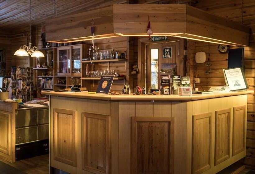 リゾートホテル Ukonjärven Holiday Village