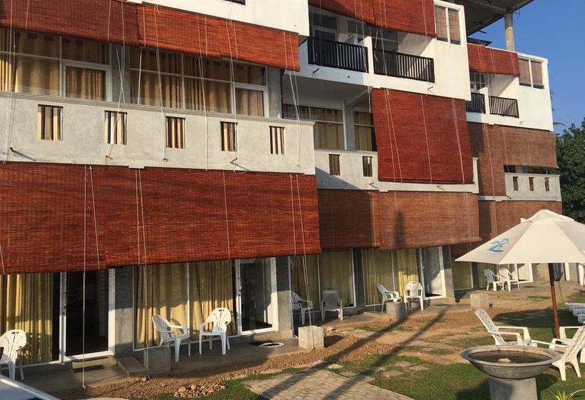 리조트 Plantation Surf Inn & Restaurant