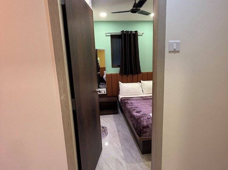 هتل Parel Residency