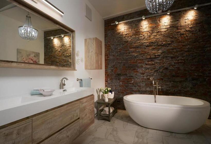 L Auberge De France Inn