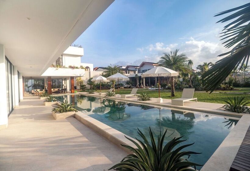 Octa Canggu Villa And Condotel