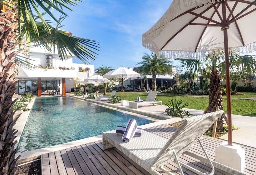 Octa Canggu Villa And Condotel