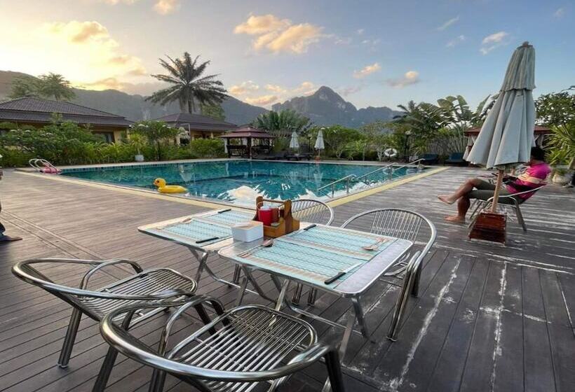 ホテル Capital O 75518 Baan Rose Resort Ao Luk