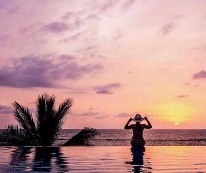 Luxury And Mordern Beachfront Condo By Bt Homes