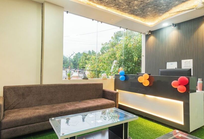 فندق Mahakal Avantika Palace