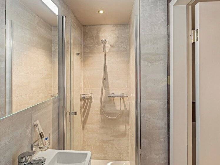 Отель Rütli Am Bahnhof Rüti Zh