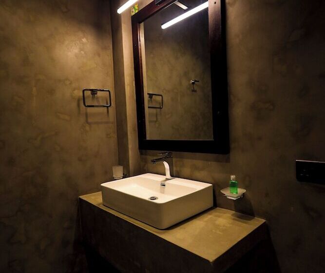 بنسيون Forest Face Lodge