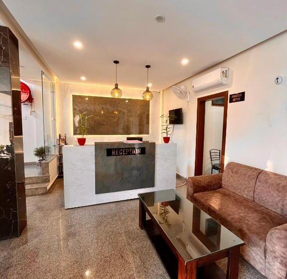 호텔 Kamlesh Royal Inn