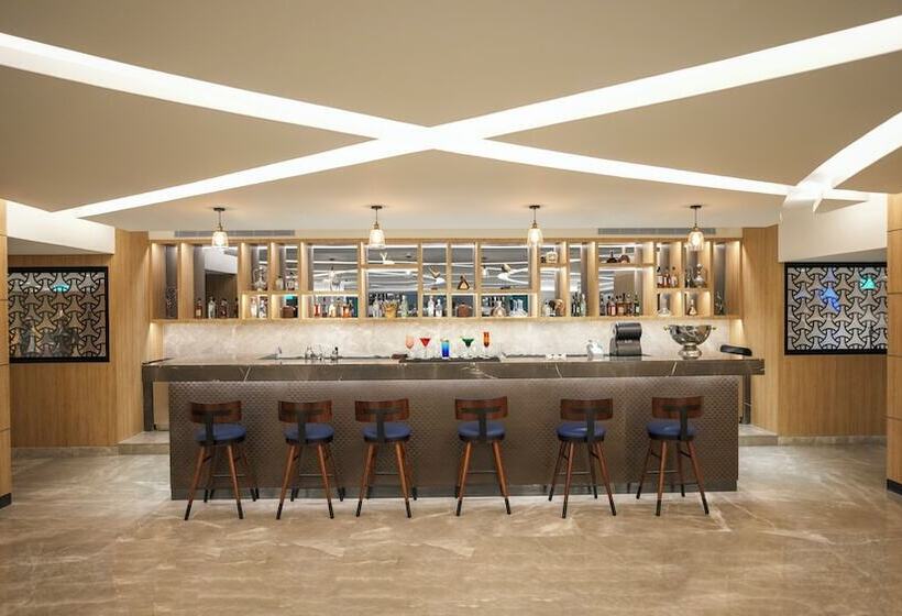 Отель Transit By Encalm   Nap And Shower