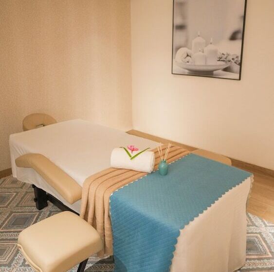 Отель Transit By Encalm   Nap And Shower