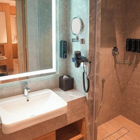 Отель Transit By Encalm   Nap And Shower