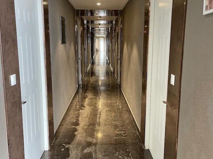 J P Hotel And Wedding Square