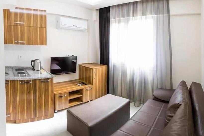 Smyrna Homes & Suits