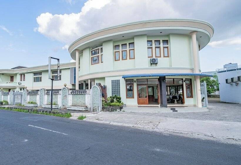 Capital O Hotel Abadi