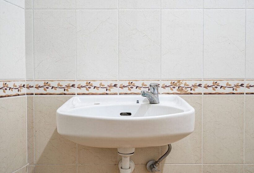 Capital O Hotel Abadi