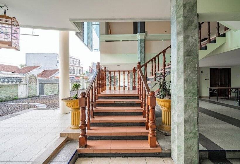 Capital O Hotel Abadi