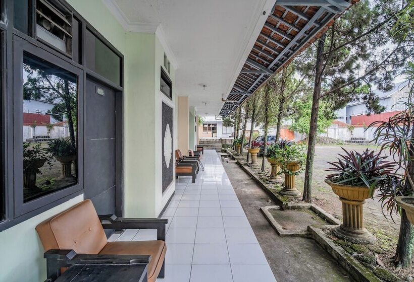 Capital O Hotel Abadi