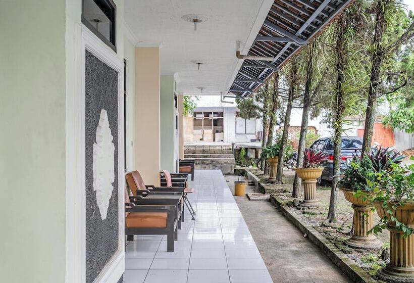 Capital O Hotel Abadi