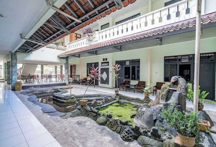 Capital O Hotel Abadi