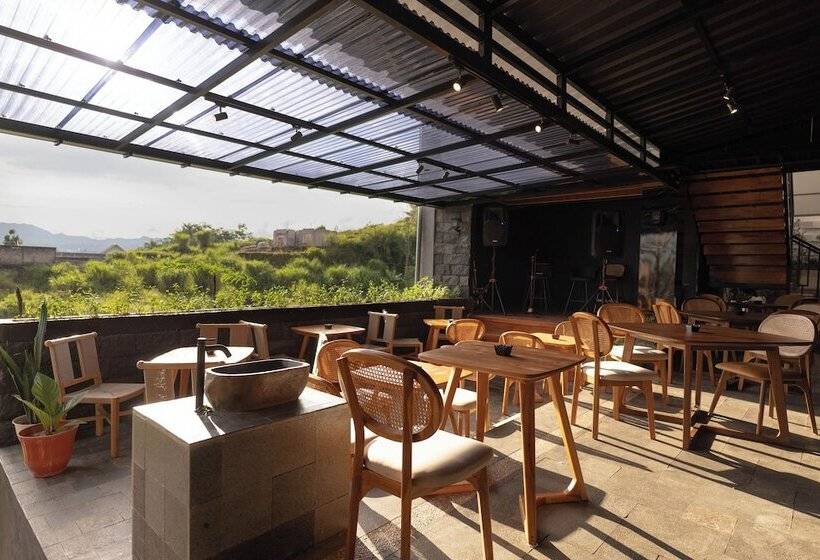 Eagle Hotel Wonosobo, Azana Hotels Collection