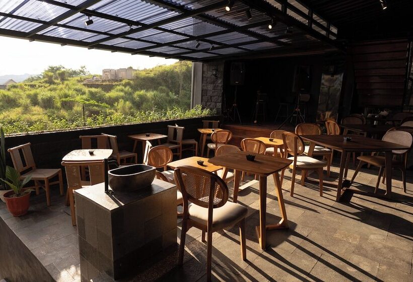 Eagle Hotel Wonosobo, Azana Hotels Collection