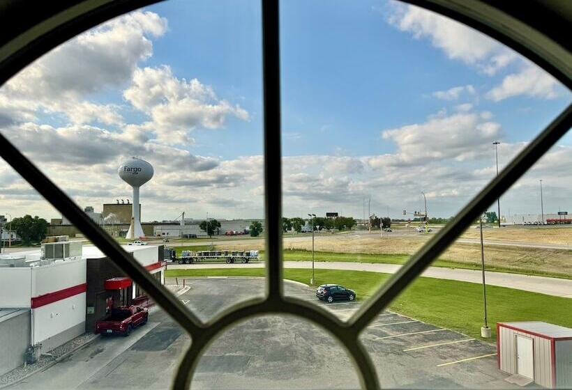 酒店 Airport Fargo