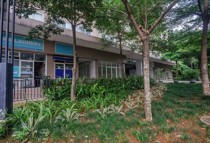 ホテル Oyo 94083 Apartemen Podomoro Golf View Victory Rooms