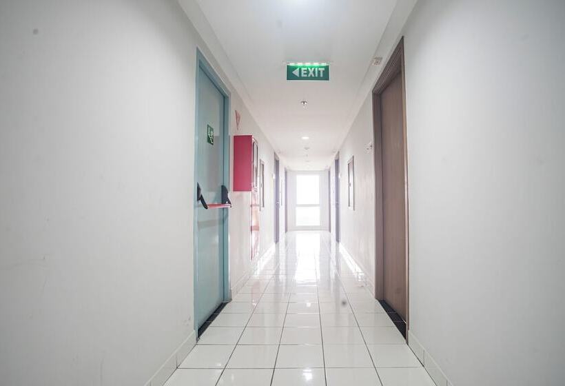 ホテル Oyo 94083 Apartemen Podomoro Golf View Victory Rooms